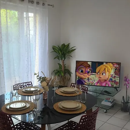 Cozy House Two Free Parking Spaces Apartman